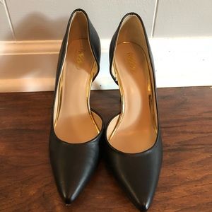 Classic, black heels with gold accent